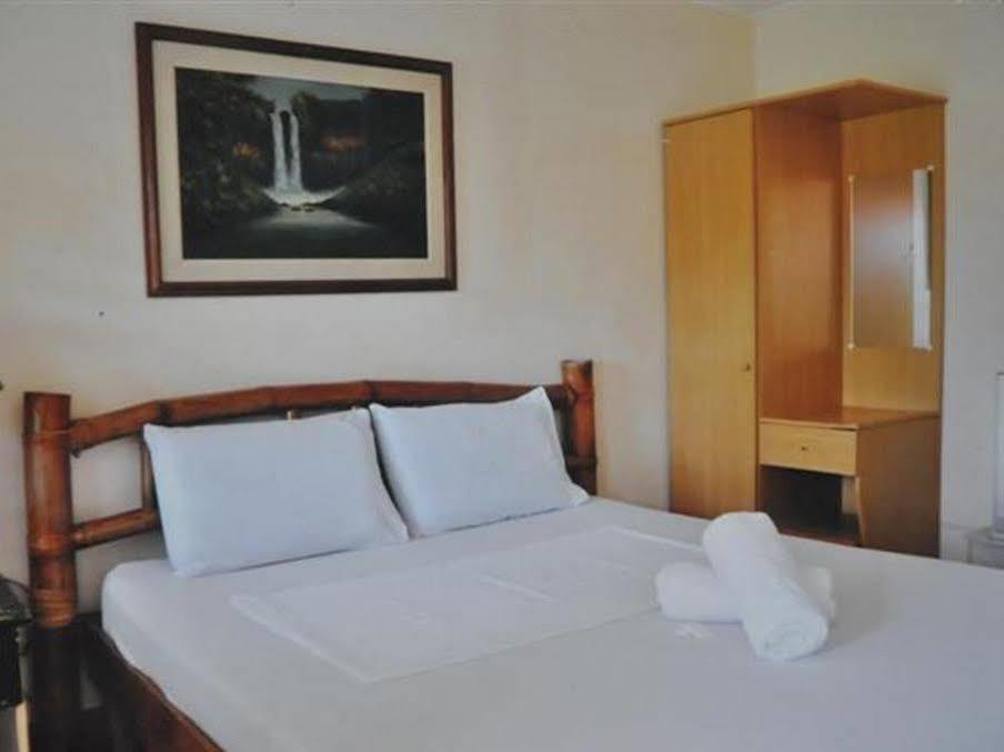 Bayview Inn Ормок Экстерьер фото